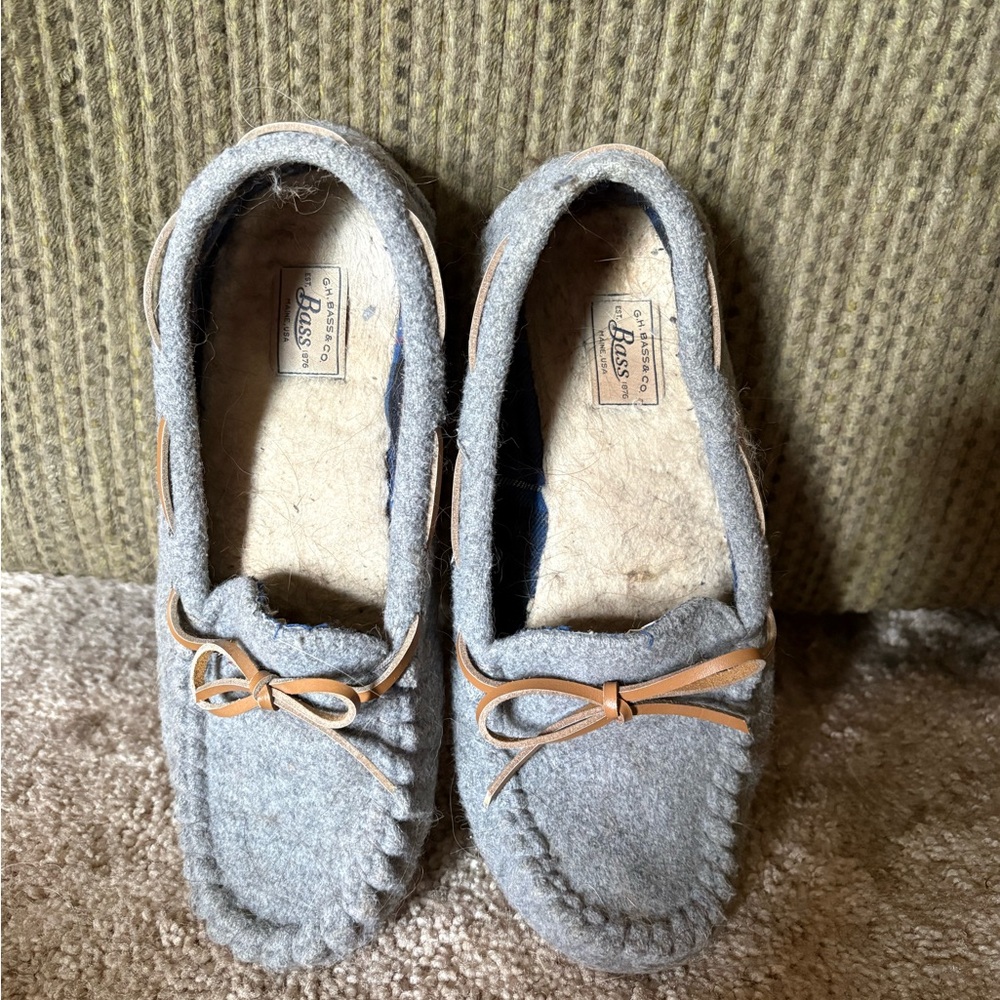 G.H. Bass & Co. Gray Felt Moccasin Slippers with Tan Trim